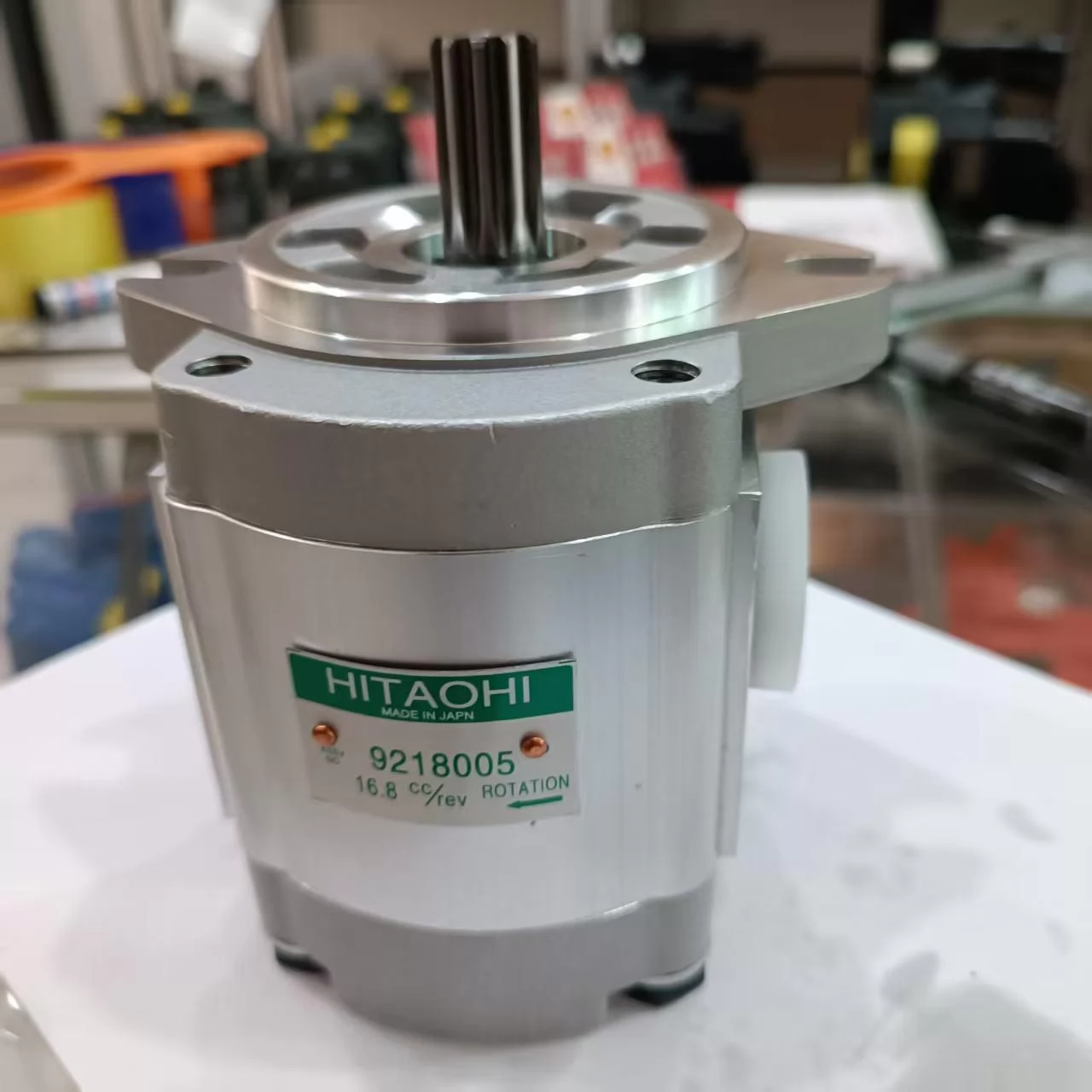 EX200 excavator main hydraulic pump showing full pump body and mounting flange