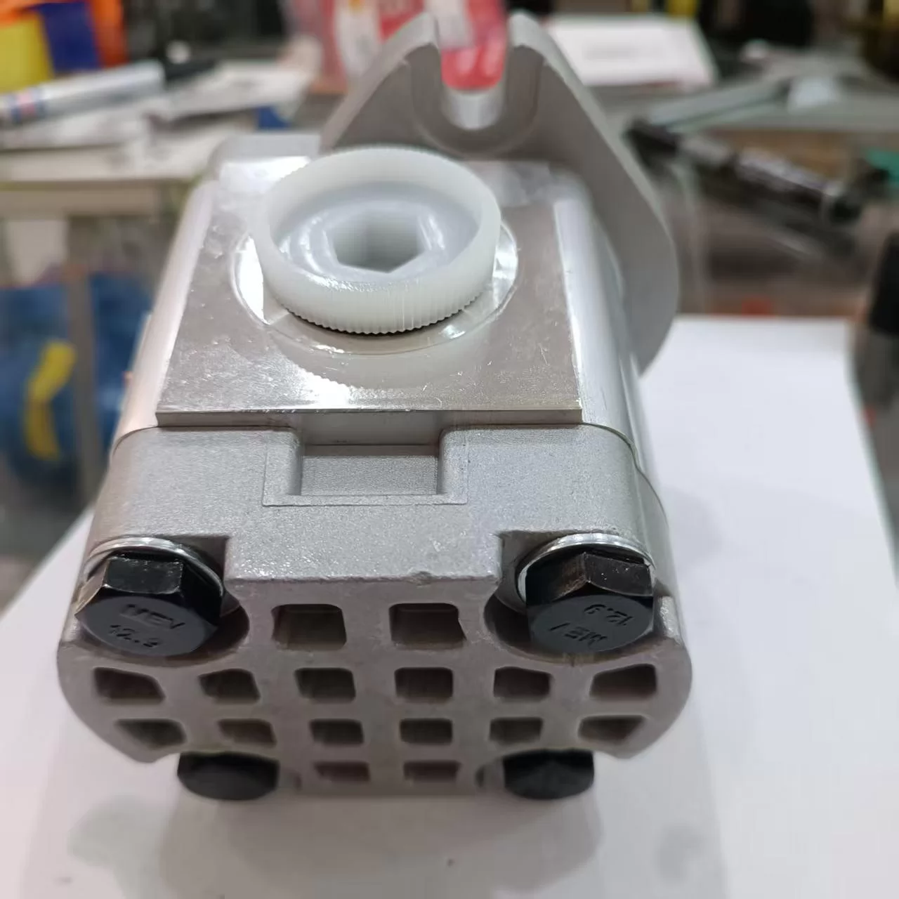 Close-up of HPV091 replacement hydraulic pump port positions for Hitachi EX200 excavators