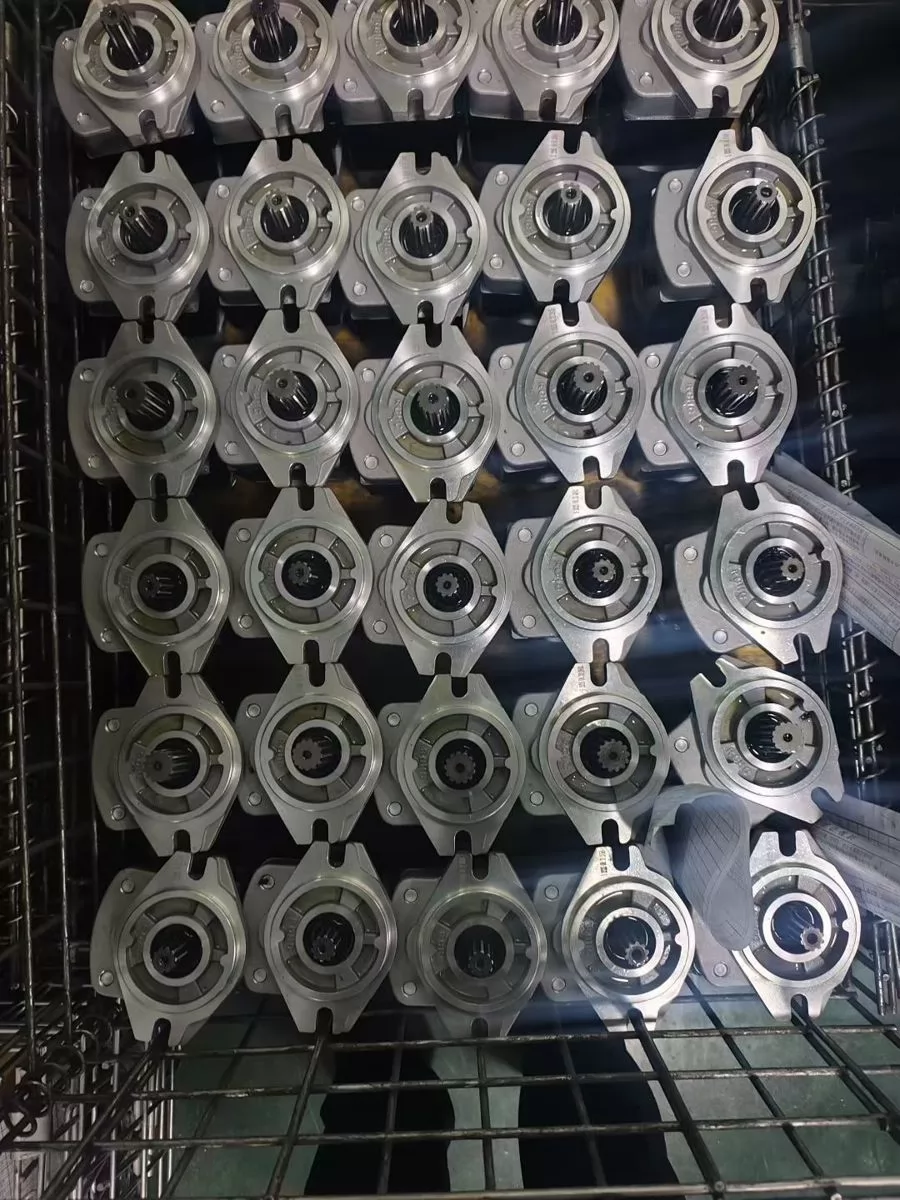 SGP1 forklift hydraulic gear pump showing shaft end, mounting flange and oil ports