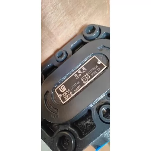 11C2349 tandem gear pump nameplate and displacement identification reference
