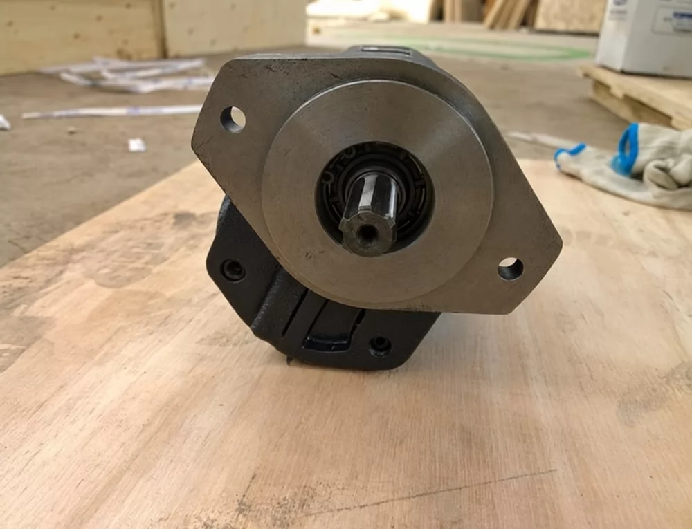CBGJ1032/1010-XF 9D630-530100 Lovol FL936F pump spline shaft and mounting flange reference view