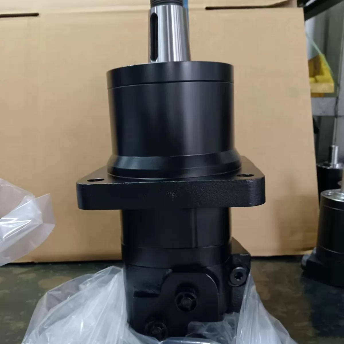 B4K 4KW wheel configuration motor, shaft and housing side view