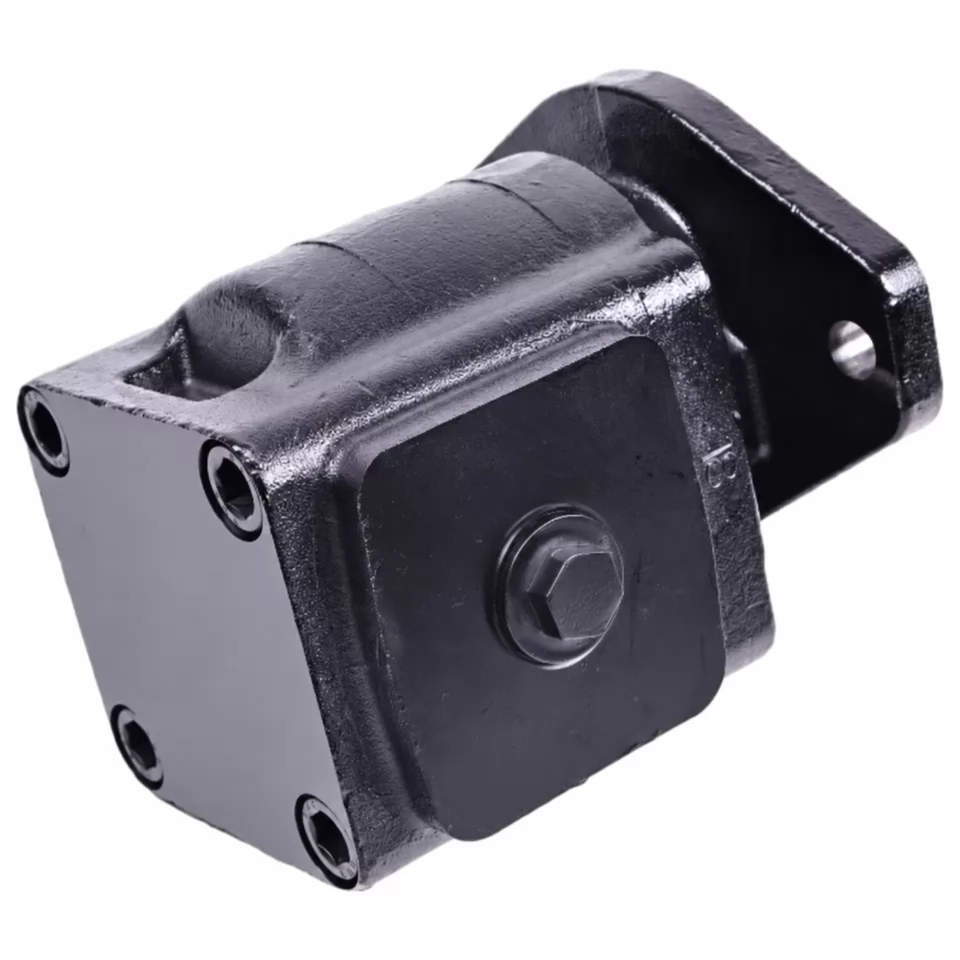 919/75002 hydraulic gear pump outlet-side port and housing view