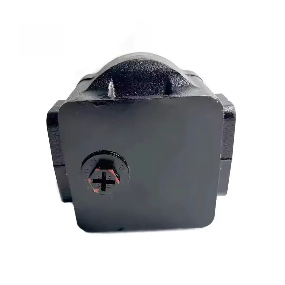 333G5393 hydraulic pump opposite port face with transport plug